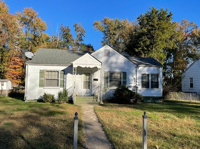 Photo - 3 bed house in Henrico County! Alle electric, Central HVAC, large yards, laundry Rva North side!