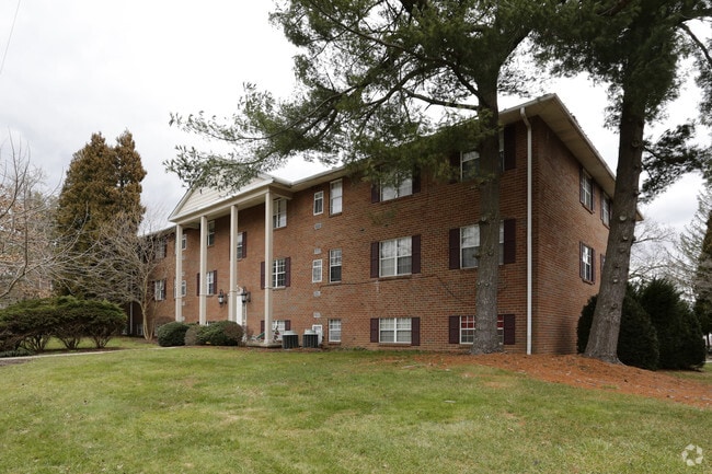 Fairfield Apartments - Fairfield Apartments