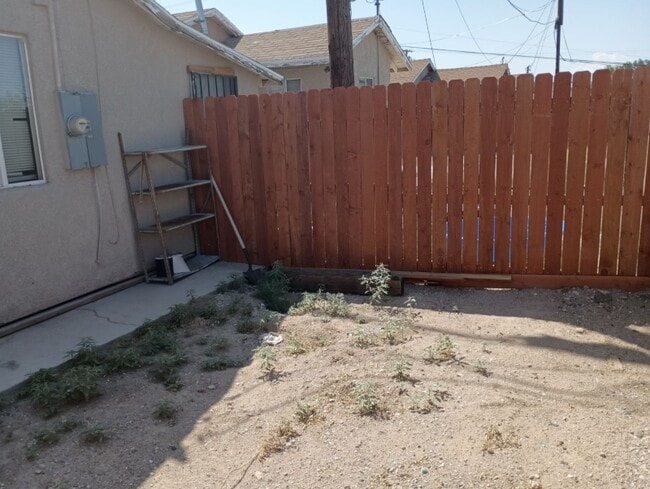 Building Photo - 401 E Fredricks St