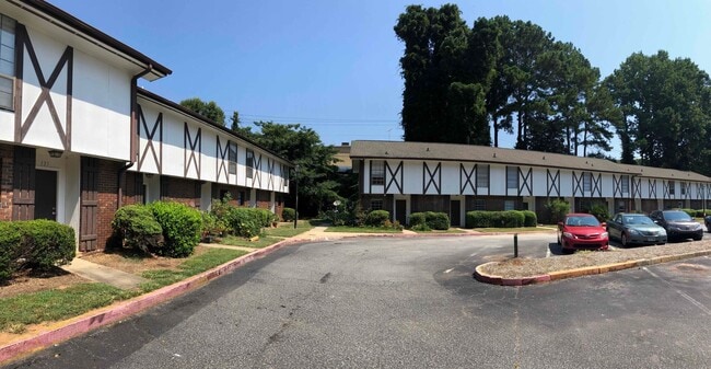 Building Photo - 119 Village Green Unit 119