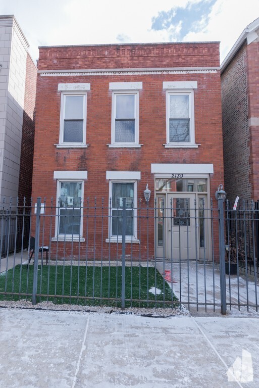 Building Photo - 2139 W Huron St Unit 2R Rental