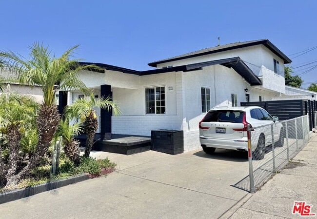 Photo - 1111 E Elk Ave House