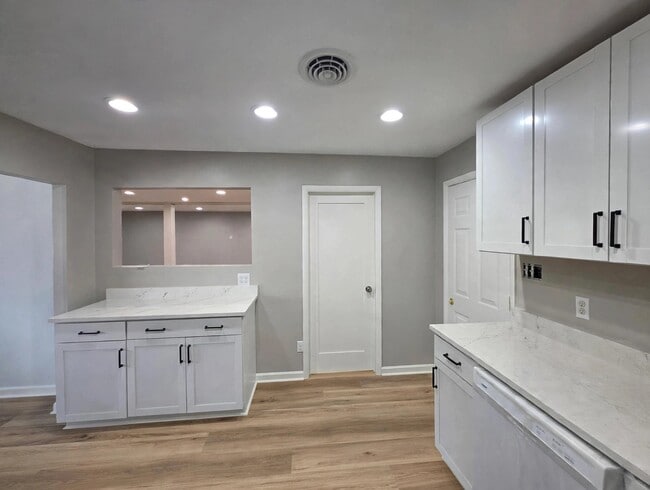 6 Longview Dr