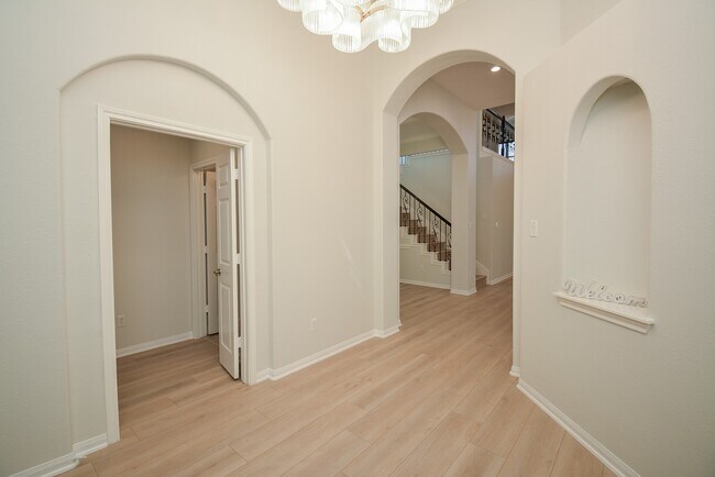 Photo - 6403 Edinburgh Ct