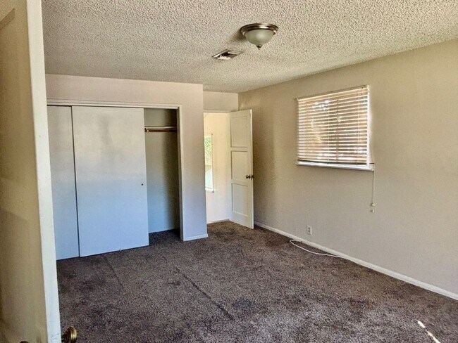 Photo - 5465 W Phillips St