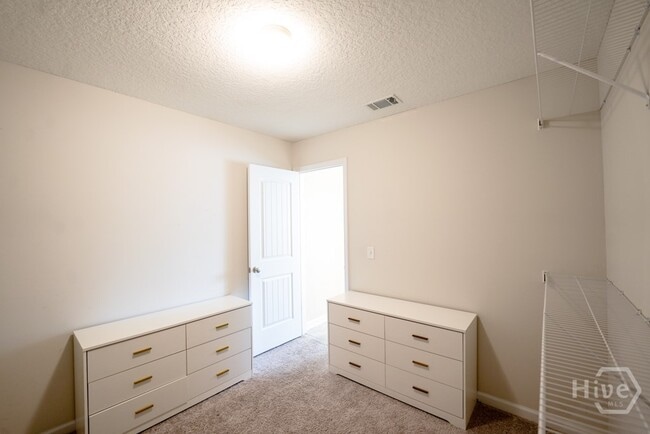 Building Photo - 24 Daylily Ct Rental