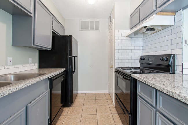 Building Photo - 705 Edgar St Unit A