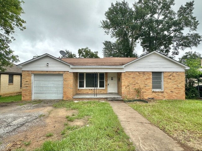 Available Now! 3 Bed 1.5 Bath, Tyler Tx! - Available Now! 3 Bed 1.5 Bath, Tyler Tx! House