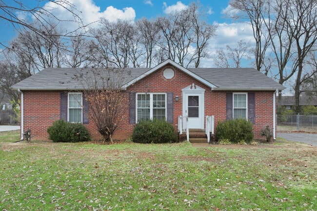 Building Photo - Car-free convenience! Modern 3 Bed Home Minutes from Downtown Gallatin