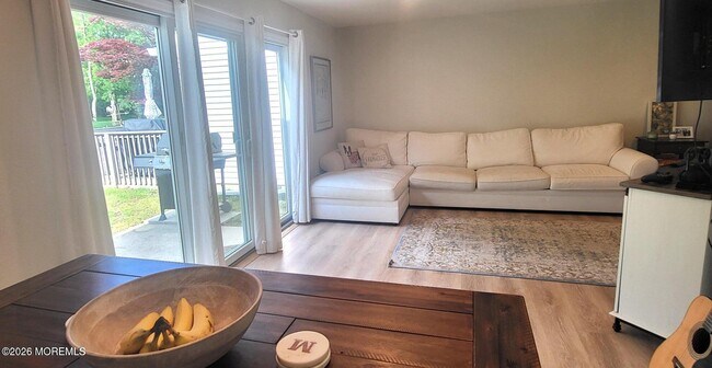 32 Redwood Dr