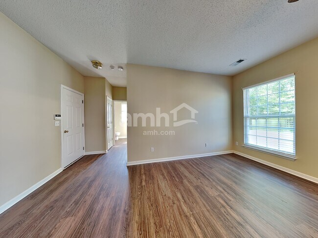 Photo - 653 Timber Walk Dr