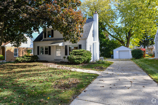 Building Photo - 618 N 98th St Rental