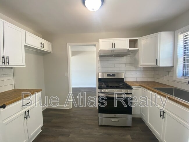 Photo - 1303 College St