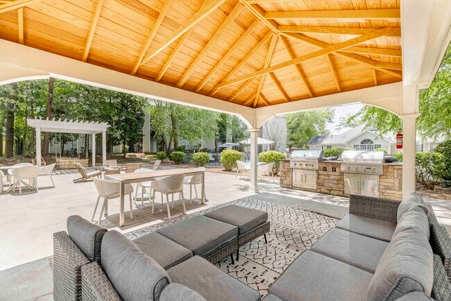 Georgetown Luxury Townhomes and Apartments