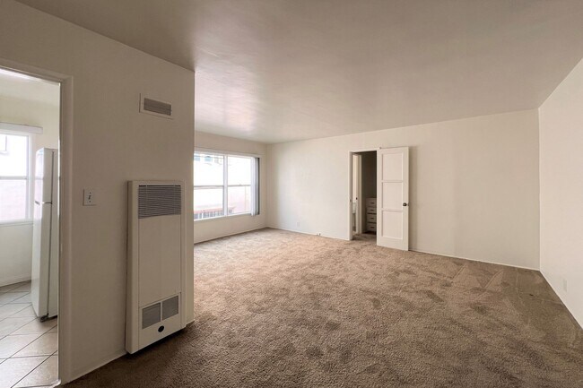 Photo - 1734 E 3rd Street Unidad 1734-17