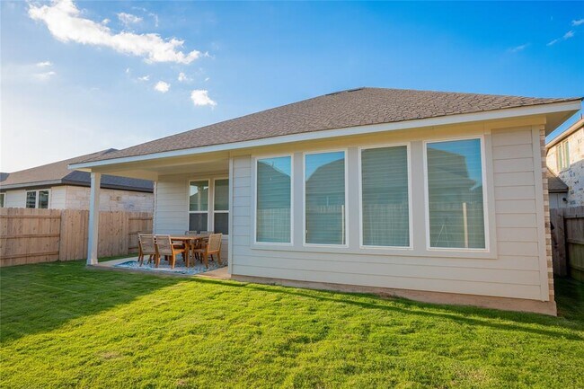 Photo - 215 Grand Cyn Wy