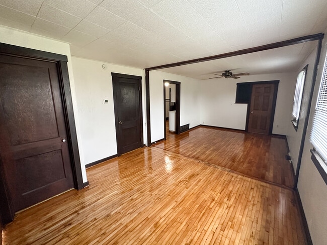 Photo - 419 S Oak St