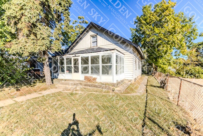 Photo - 806 W 7th St