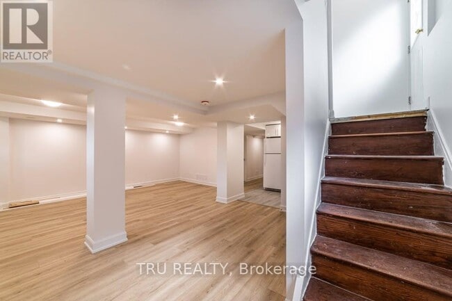 Photo - 2424 Iris St