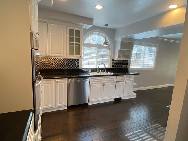 Photo - 20947 Hackney St