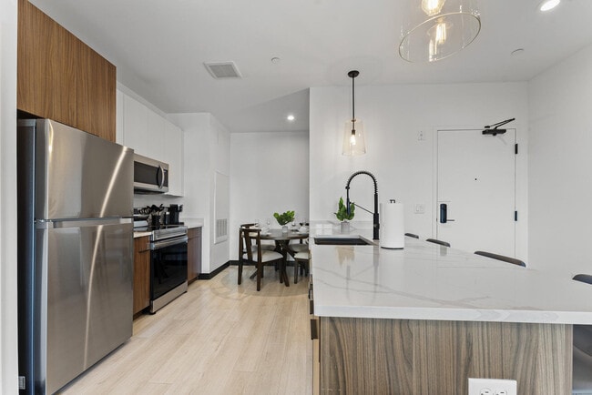 Photo - 600 Broadway Unidad ID1240310P