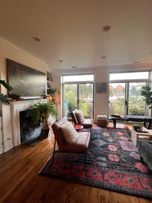 Building Photo - 1830 N Winchester Ave Unit 110 Rental