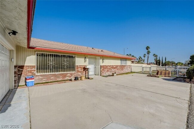 Photo - 6760 W Oakey Blvd