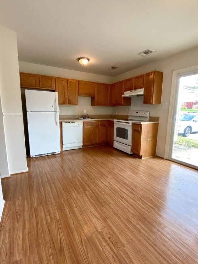 Photo - 2 Bedroom Townhouse in Hilltop Village!