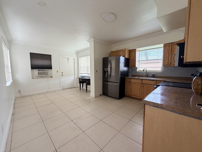 Photo - 2438 Thomas St Unit 3