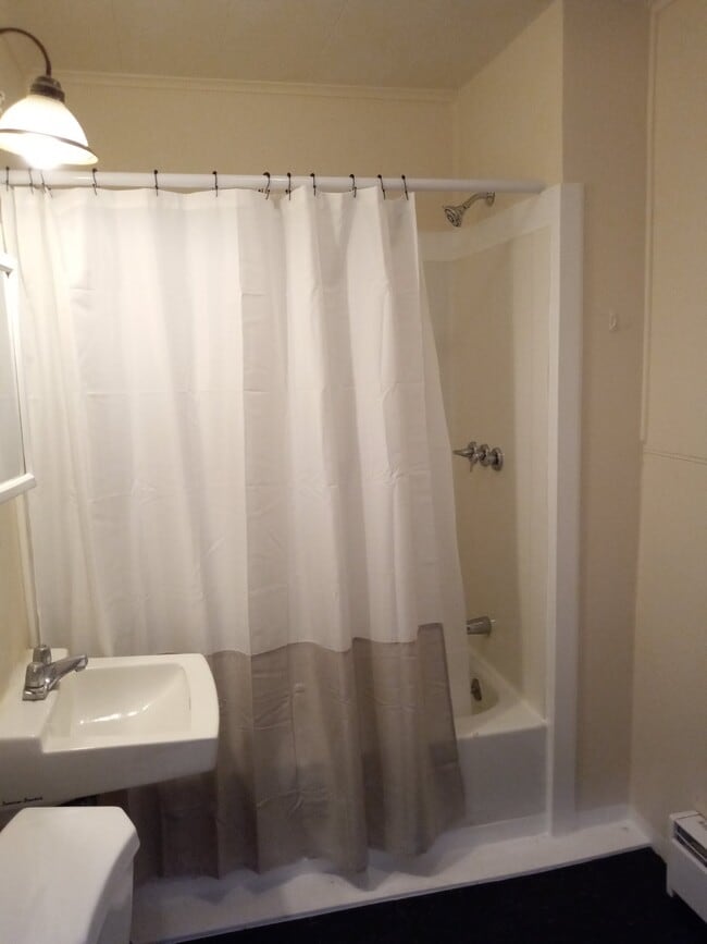 1029 Penn St Unidad 2nd floor rear