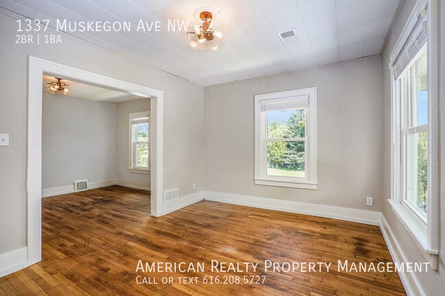 Photo - 1337 Muskegon Ave NW Unidad 2