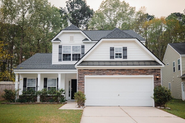 Building Photo - 4 Bed/2.5 Bath/Primary downstairs