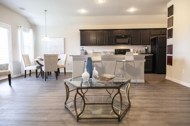 Photo - 144 Willowbend Loop