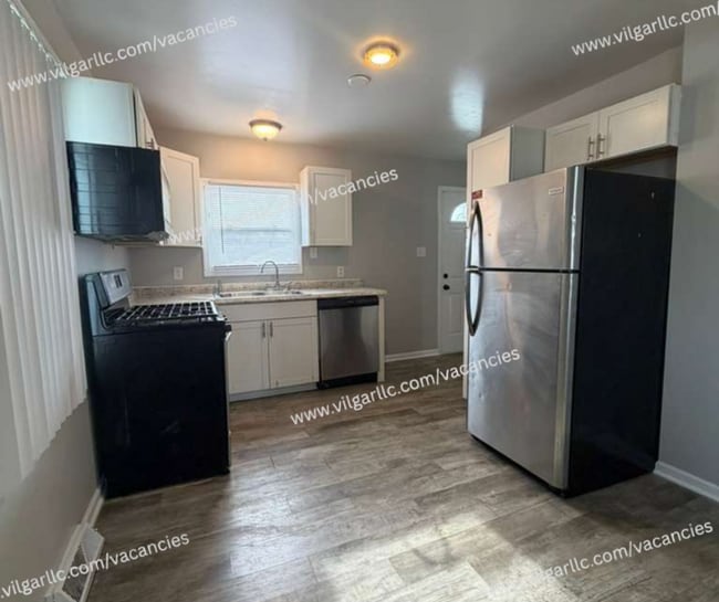 Photo - 2 Spacious Bedrooms • 1 Modern Bathroom + Rec Room home in Hammond, IN (Hessville Area)