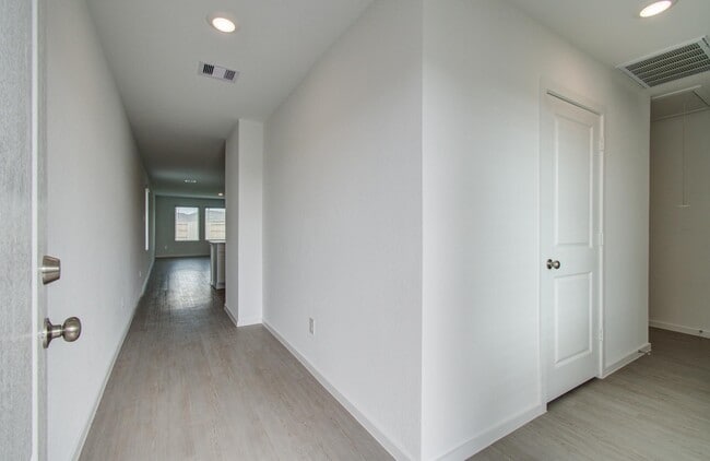 Photo - 18054 Le Gotte Ln