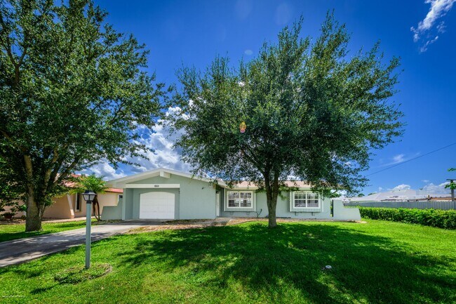 Photo - price drop!! PET FRIENDLY- WATERFRONT- SPACIOUS- CENTRAL LOCATION