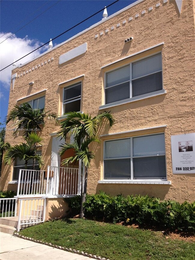 Building Photo - 953 SW 10th St Unit 3 Rental