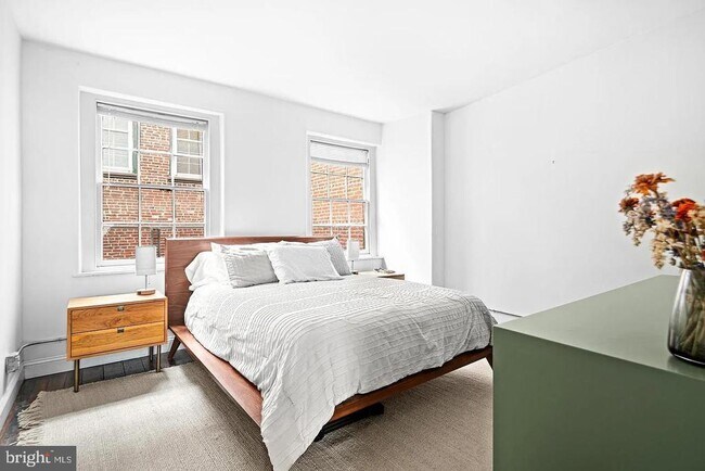 36 Strawberry St