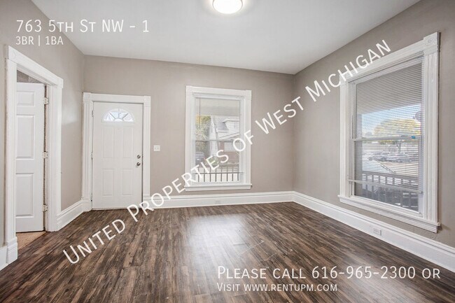 Photo - Available Now | Gorgeous 3 Bedroom 1 Bathr... Unidad 1