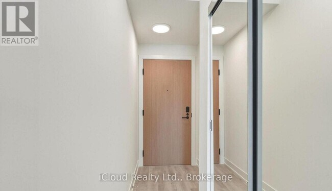 Photo - 60 Central Park Roadway Unité 2309