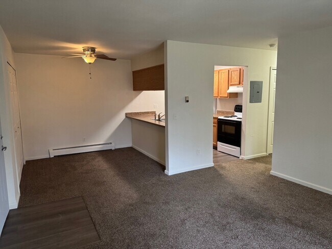 Photo - 580 N Main St