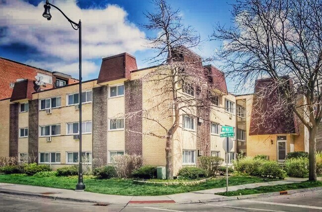 Photo - 677 S River Rd Unit #2H