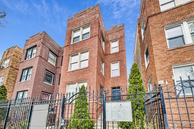 Photo - 3330 W Hutchinson St Unit 3