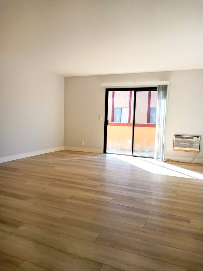 Photo - Refurbished Second Floor 1bd Condo With Pool & In-unit Laundry Unidad 25