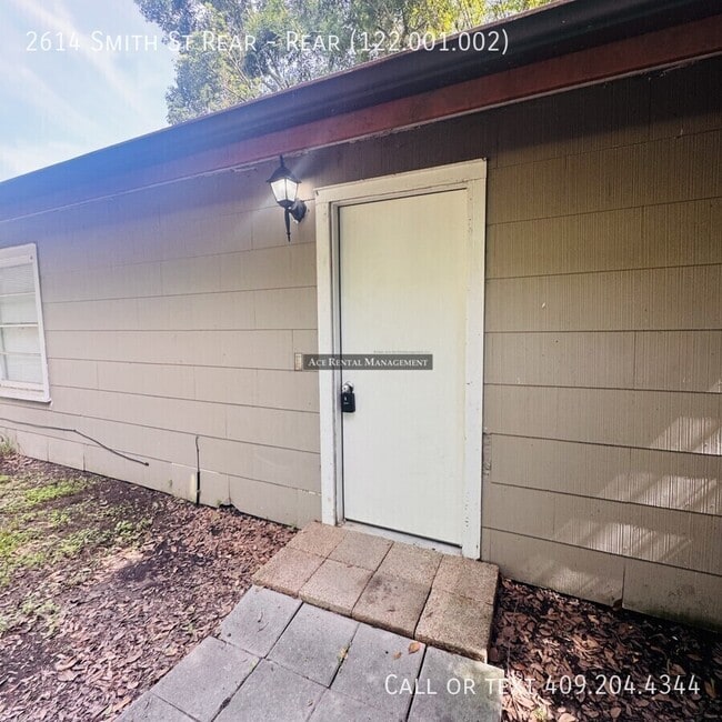 Building Photo - 2614 Smith St Unit Rear (122.001.002)