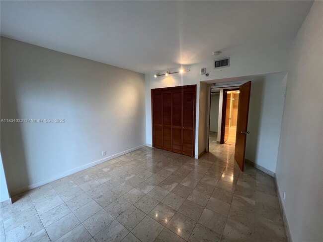 Photo - 520 Brickell Key Dr Unit A1519