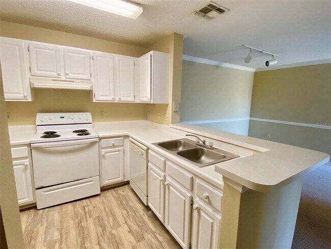 Photo - 1989 Summer Club Dr Unidad 305