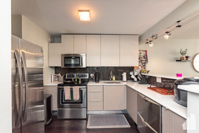 Photo - 10 E Ontario St Unidad 2410