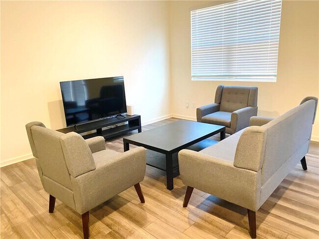 1042 Paddington Dr