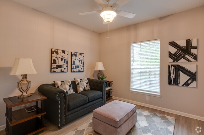 3BR,2BA - 1,635SF
